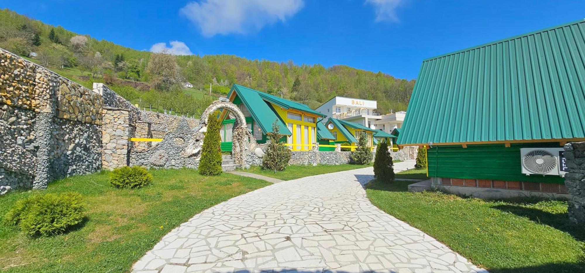 Bali Mountain Resort Montenegro 비옐로폴레 외부 사진