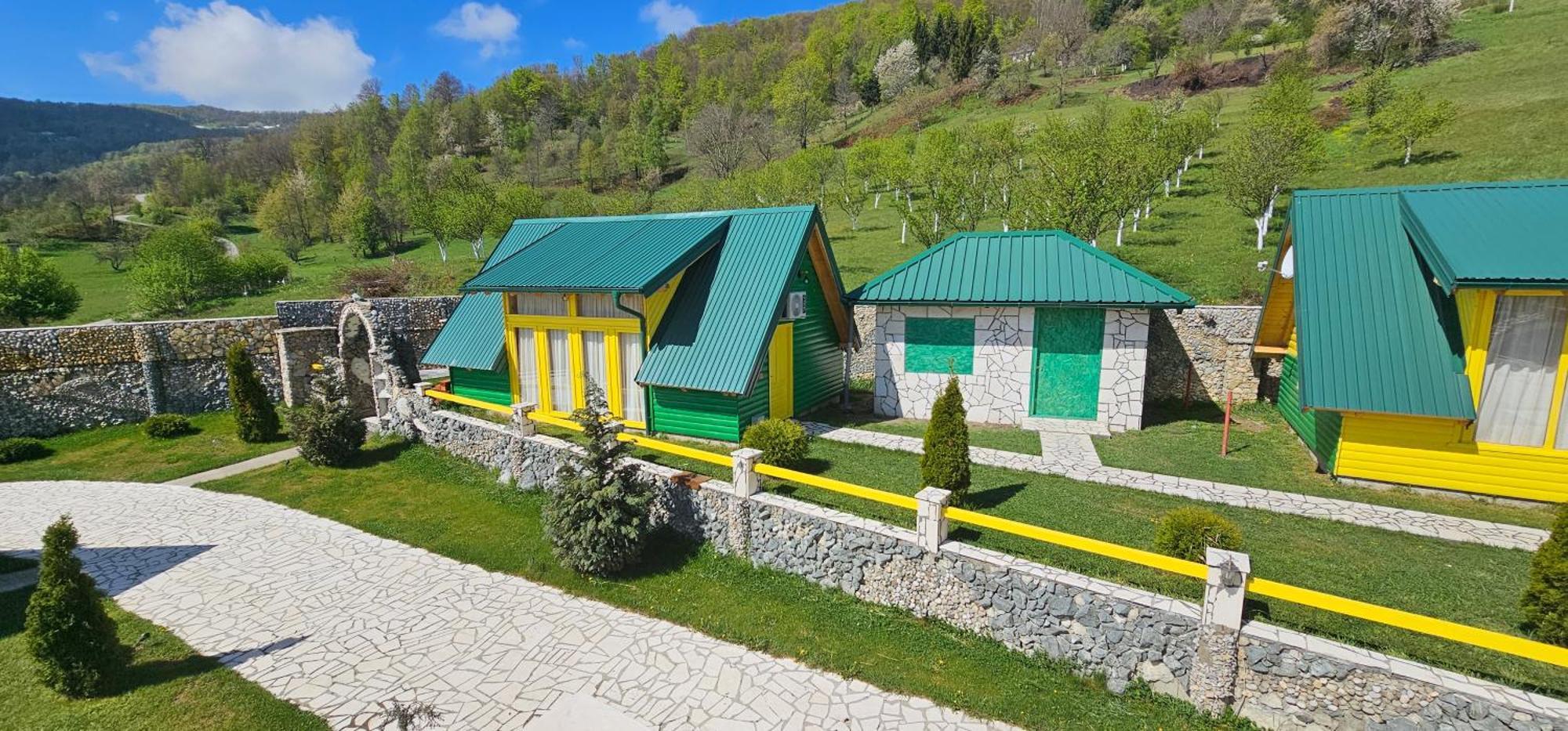 Bali Mountain Resort Montenegro 비옐로폴레 외부 사진