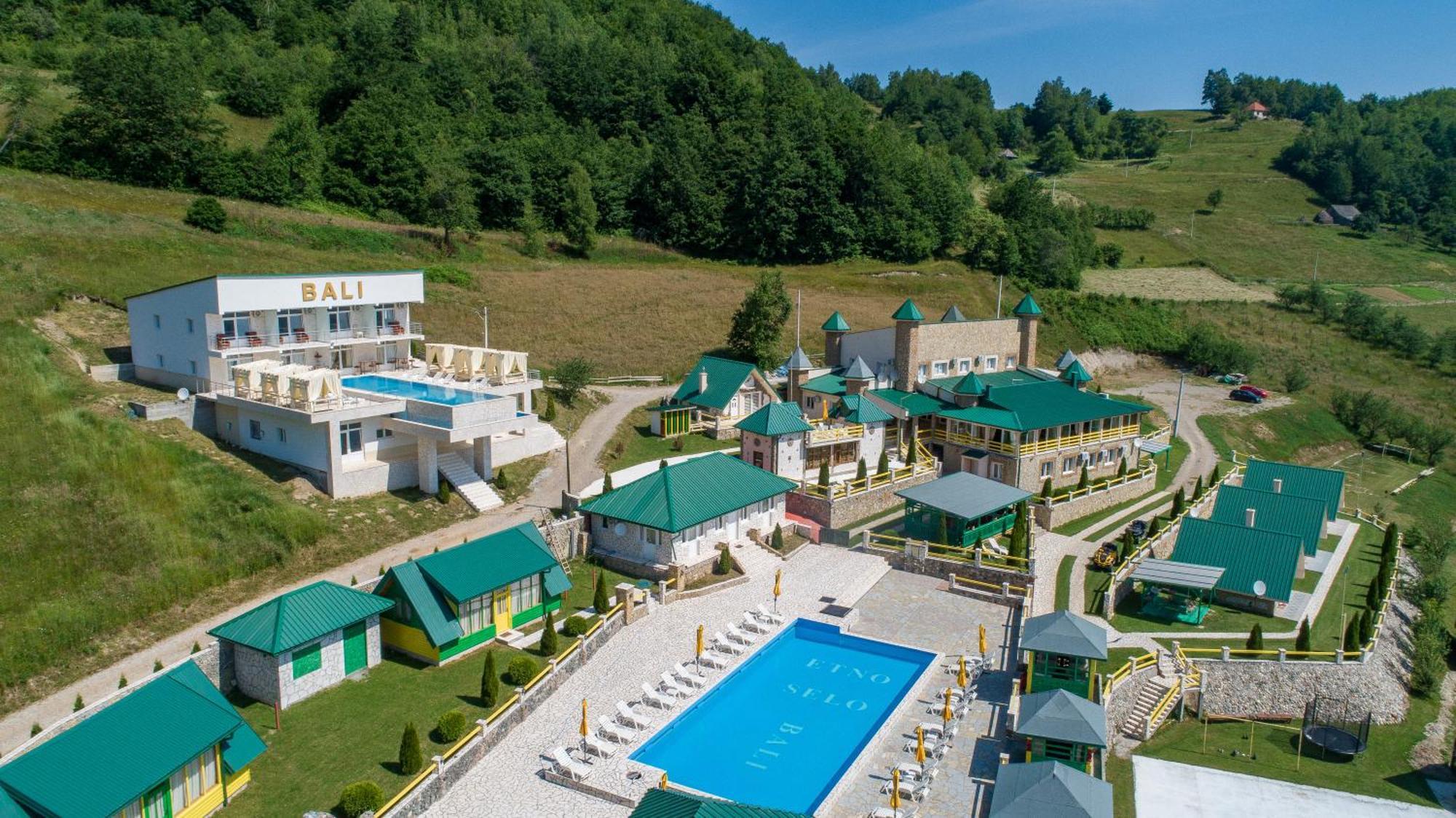 Bali Mountain Resort Montenegro 비옐로폴레 외부 사진